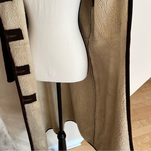 Long Brown Suede Coat with Fur Collar - Picture 9 of 13